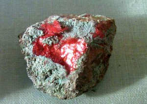 Какими свойствами обладает камень куприт