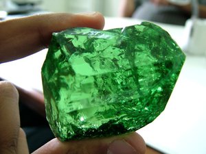 Цаворит камень