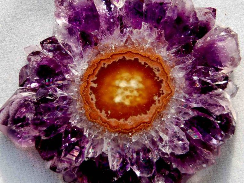 Цвет камня аметсит Красота камня аметист